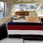 Gorgeous Yacht With 3 Bedrooms 2 Bathrooms Πλωτό κατάλυμα *