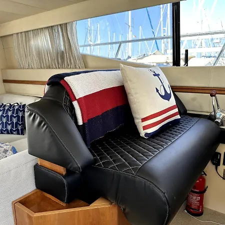 Πλωτό κατάλυμα Gorgeous Yacht With 3 Bedrooms 2 Bathrooms