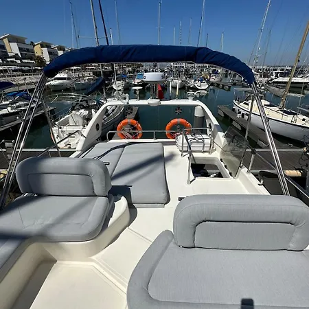 Botel Gorgeous Yacht With 3 Bedrooms 2 Bathrooms *