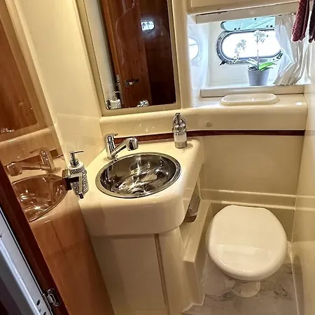 Gorgeous Yacht With 3 Bedrooms 2 Bathrooms Tekne