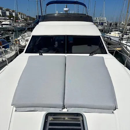 Tekne Gorgeous Yacht With 3 Bedrooms 2 Bathrooms