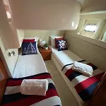 Botel Gorgeous Yacht With 3 Bedrooms 2 Bathrooms *