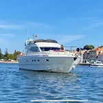 Botel Gorgeous Yacht With 3 Bedrooms 2 Bathrooms Lisbon