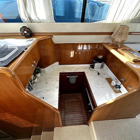 Botel Gorgeous Yacht With 3 Bedrooms 2 Bathrooms *